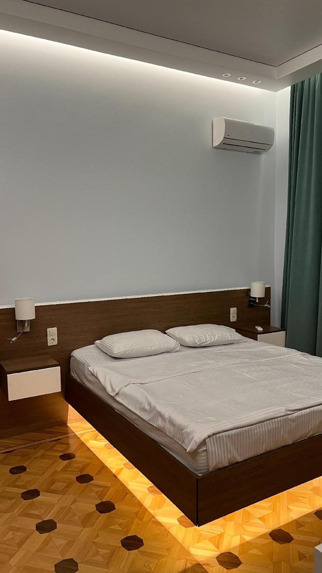 Marco Polo Hotel Koetaisi Buitenkant foto