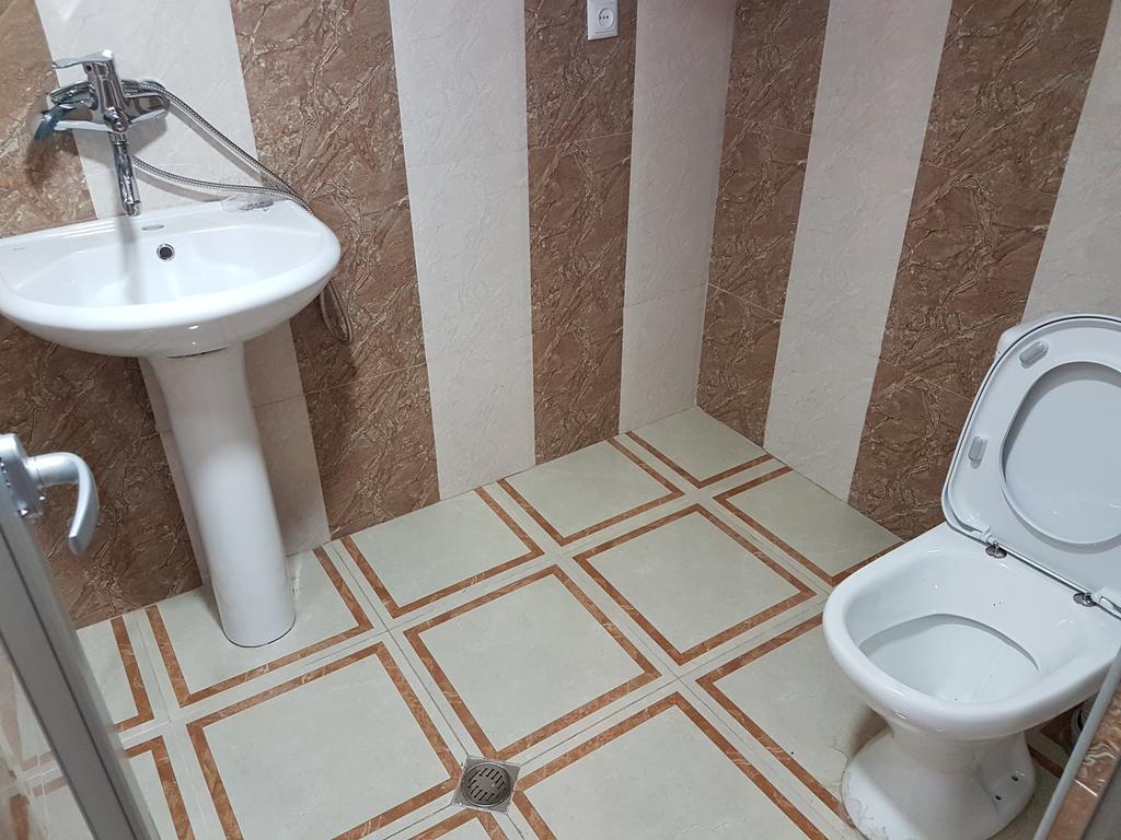 Marco Polo Hotel Koetaisi Buitenkant foto