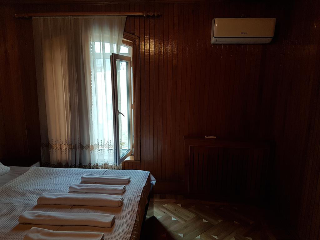 Marco Polo Hotel Koetaisi Buitenkant foto